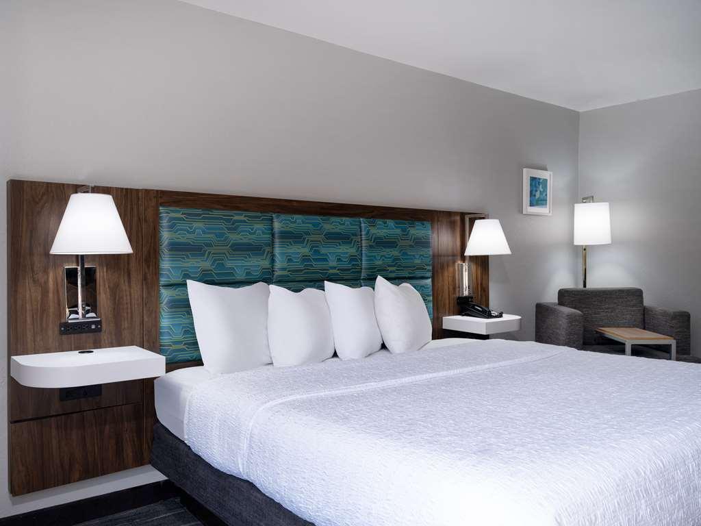 Hampton Inn Atlanta-Peachtree Corners/Норкрос Номер фото
